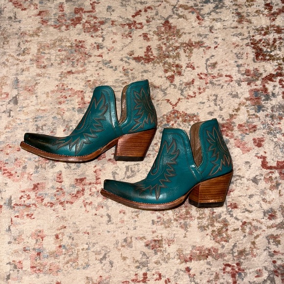 Ariat Shoes - Turquoise Ariat booties